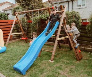 THE BENEFITS OF OUTDOOR PLAY