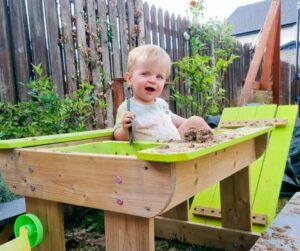 THE BENEFITS OF OUTDOOR PLAY